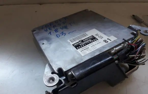 Toyota Corolla Verso E121 Engine control unit/module 8966113080