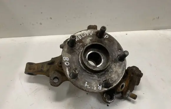 Toyota RAV 4 (XA30) Front wheel hub