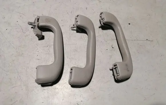 Buick Encore GX I A set of handles for the ceiling 