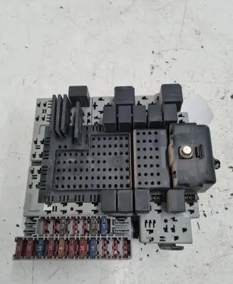 Volvo S60 Fuse module 08679899