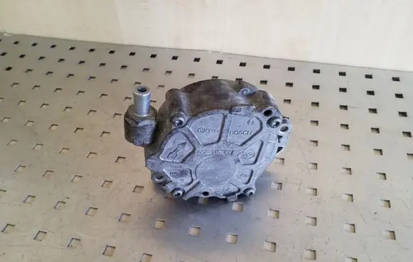 Audi A5 8T 8F Vacuum pump 03L145100F