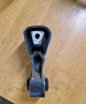 Citroen C5 Engine mount bracket