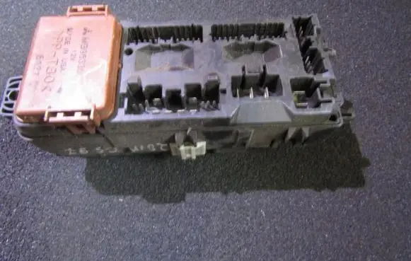Mitsubishi Carisma Fuse box set mb953355 682707