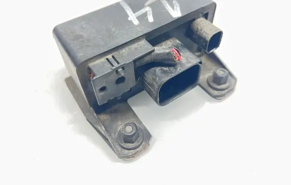 Mercedes-Benz C W203 Glow plug pre-heat relay 0255452832