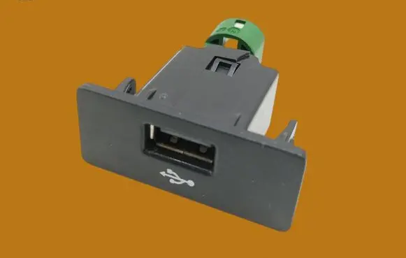 Skoda Superb B8 (3V) USB socket connector 5Q0035726