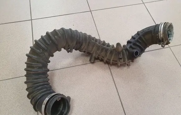 Opel Vivaro Intercooler hose/pipe 93858731