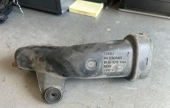 Audi A3 S3 8L Air intake hose/pipe 8L0129604