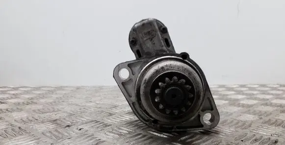 Volkswagen PASSAT B7 Starter motor