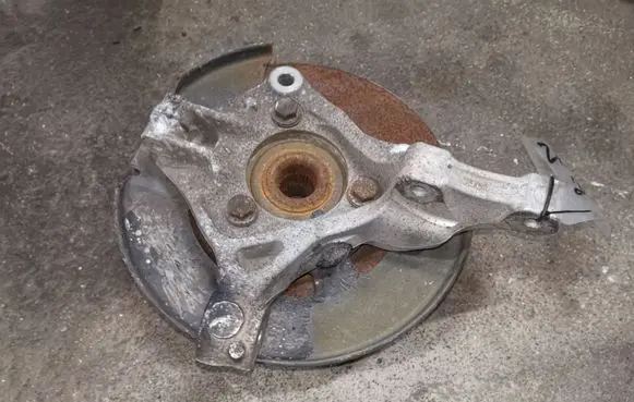 Opel Zafira C Front wheel hub