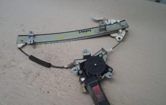 Hyundai Elantra Rear door window regulator with motor