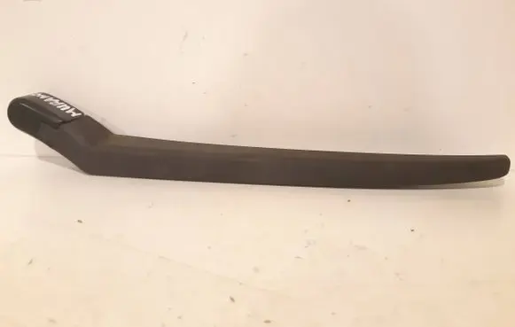 Rear wiper blade arm