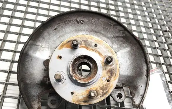 Front wheel hub spindle knuckle