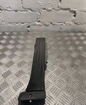 BMW 1 E81 E87 Accelerator throttle pedal 6770935