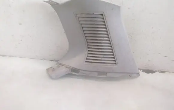 Ford Focus (D)pillar trim (top) 4M51N280C46