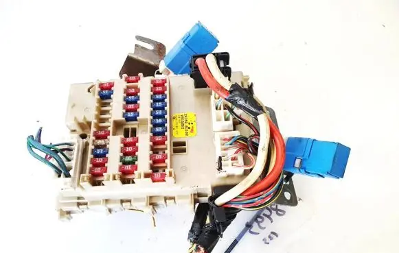 Nissan Almera Tino Fuse box set 243504u100 0915002