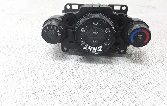Ford Fiesta Climate control unit 8A6119980AE