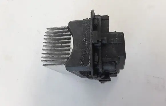 Renault Megane III Coolant fan relay 