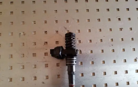 Volkswagen Golf V Fuel injector 038130073BN 0414720313