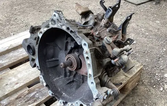 Toyota Yaris Manual 6 speed gearbox S70102854