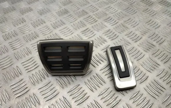 Skoda Octavia Mk3 (5E) Foot rest pad/dead pedal 5Q0723131A 5Q2721647A