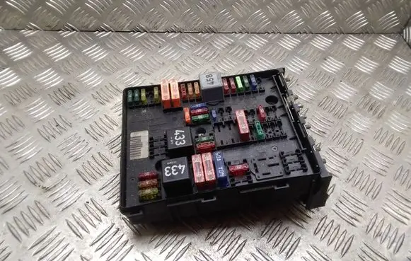Audi A3 S3 8P Fuse module 1K0937124K