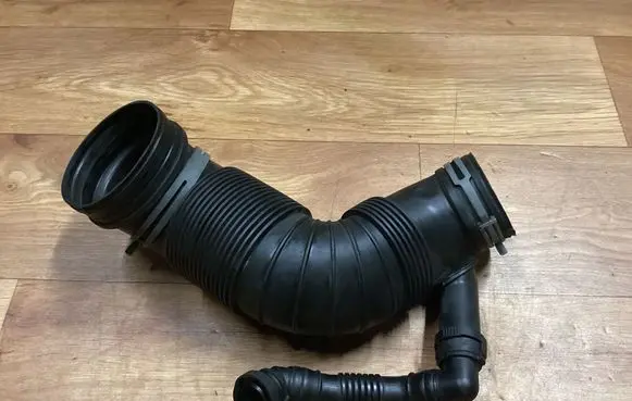 Air intake hose/pipe