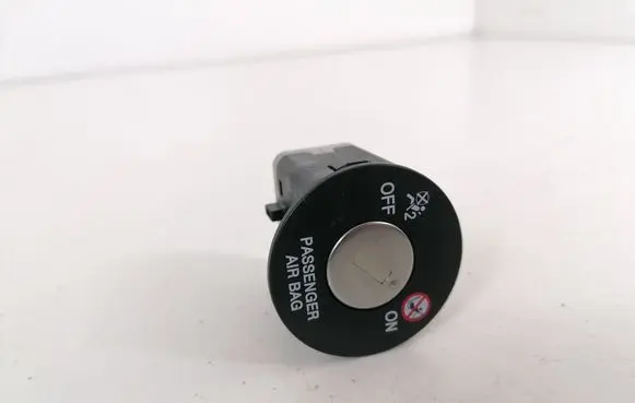 KIA Sportage Passenger airbag on/off switch 