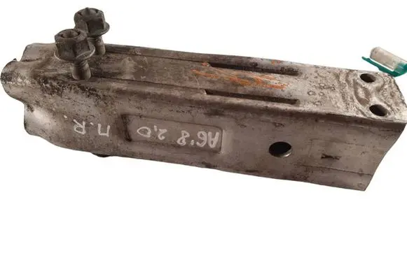 Audi A6 S6 C6 4F Front bumper mounting bracket 4F0807134 606360