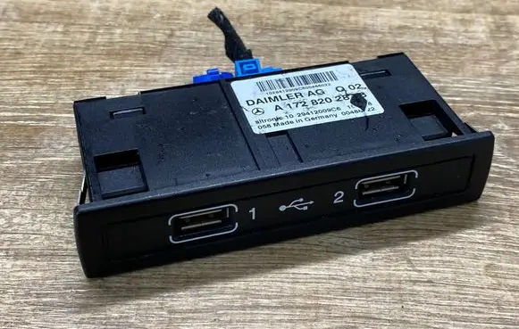 Mercedes-Benz E W212 USB socket connector A1728202826 00486722 29412009C6
