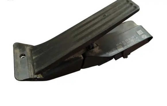 BMW 1 E81 E87 Accelerator throttle pedal 35426770935 6770935 12037310