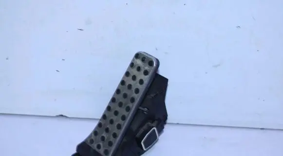 Mercedes-Benz GLK (X204) Accelerator throttle pedal A2043000504