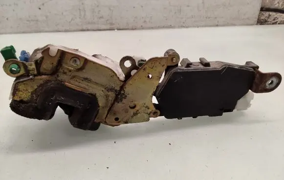 Subaru Forester SF Front door lock