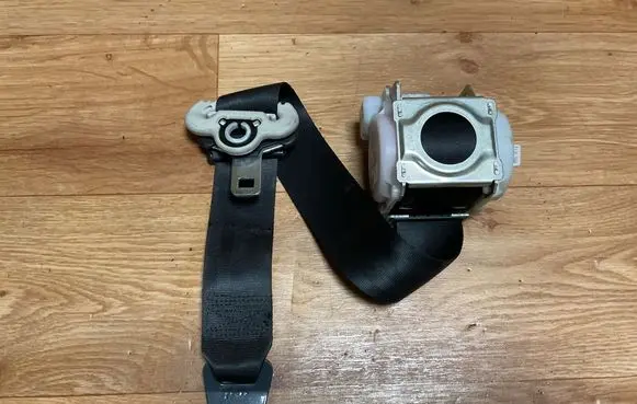 Peugeot Partner Rear seatbelt 96700779XX 20062013