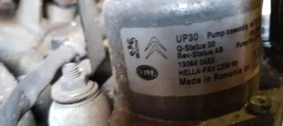 Peugeot 508 Vacuum pump 9670101980