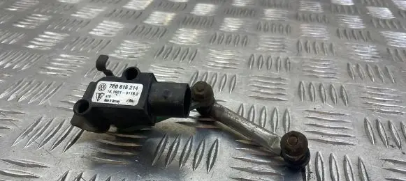 Porsche Cayenne (92A) Air suspension front height level sensor 7P0616214