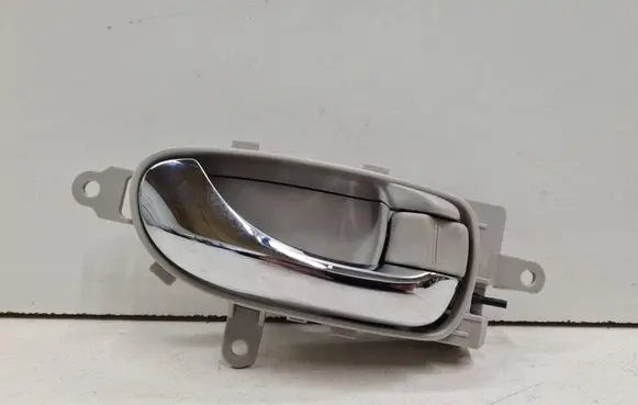 Nissan Leaf I (ZE0) Rear door interior handle