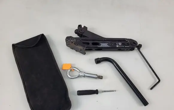 Opel Corsa D Tool set 09127172 13107800