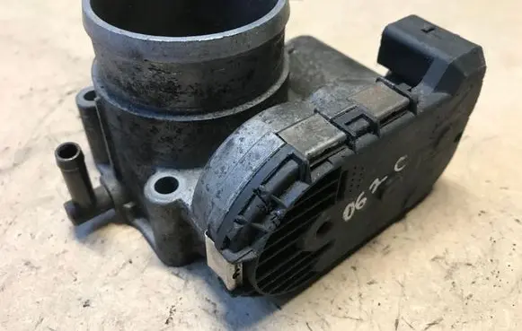 Audi A3 S3 8L Throttle body valve 06A133062C
