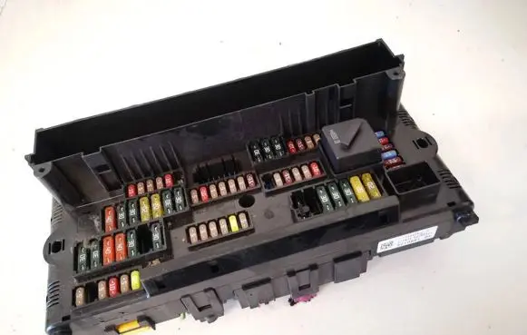 BMW 5 GT F07 Fuse box set 016704871 0-1670487-1