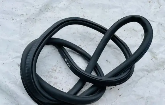 BMW 7 F01 F02 F03 F04 Rubber seal front coupe door 