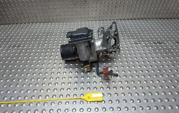 Toyota Yaris Throttle body valve S27725373 261000N030