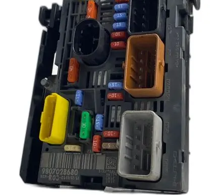 Peugeot Expert Fuse box set 9807028680 R03