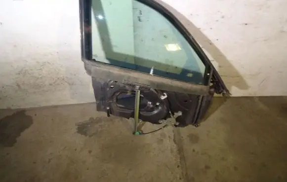 Audi A8 S8 D2 4D Front door window glass four-door 4D0837398 43R001025