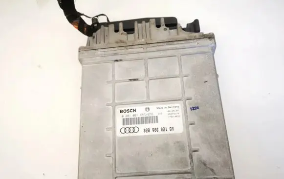 Audi A4 S4 B5 8D Engine control unit/module 028906021 028906021gm
