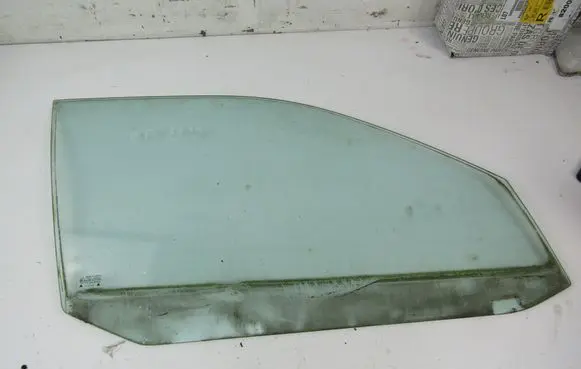 Volkswagen Caddy Front door window glass four-door 