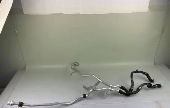 Volkswagen PASSAT B9 Coolant pipe/hose 3WB819885