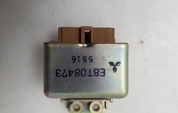 Mitsubishi Carisma Other relay E8T08473