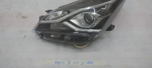 Toyota Yaris Headlight/headlamp 4387561100