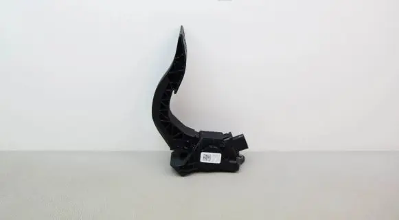 Audi A4 S4 B9 8W Accelerator throttle pedal 8W1723523 6PV011642