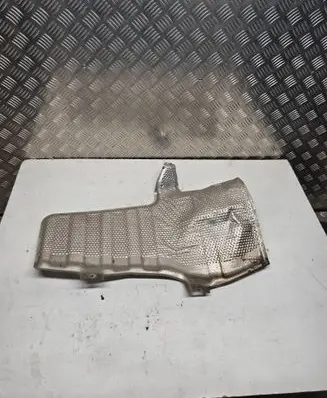Toyota RAV 4 (XA40) Exhaust heat shield